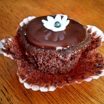Mini cupcake with ganache